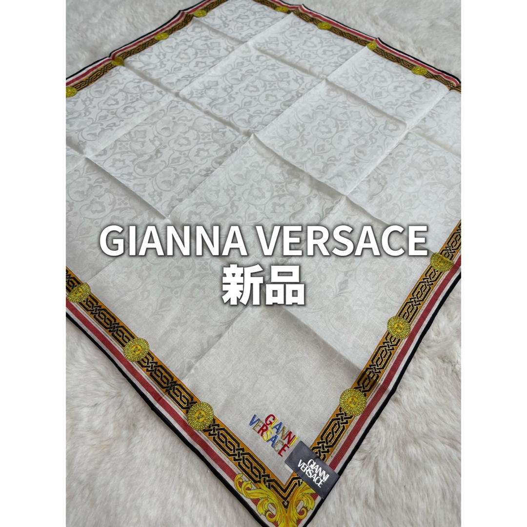 Gianni Versace(ジャンニヴェルサーチ)のGIANNI VERSACE ジャンニヴェルサーチ　バンダナ　ハンカチーフ　新品 レディースのファッション小物(バンダナ/スカーフ)の商品写真