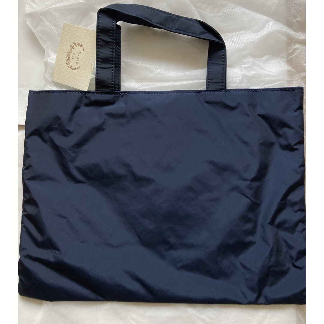 Liala×PG(リアラバイピージー)の【タグ付き新品】liala×pg パール スカラップバッグ ネイビー レディースのバッグ(トートバッグ)の商品写真