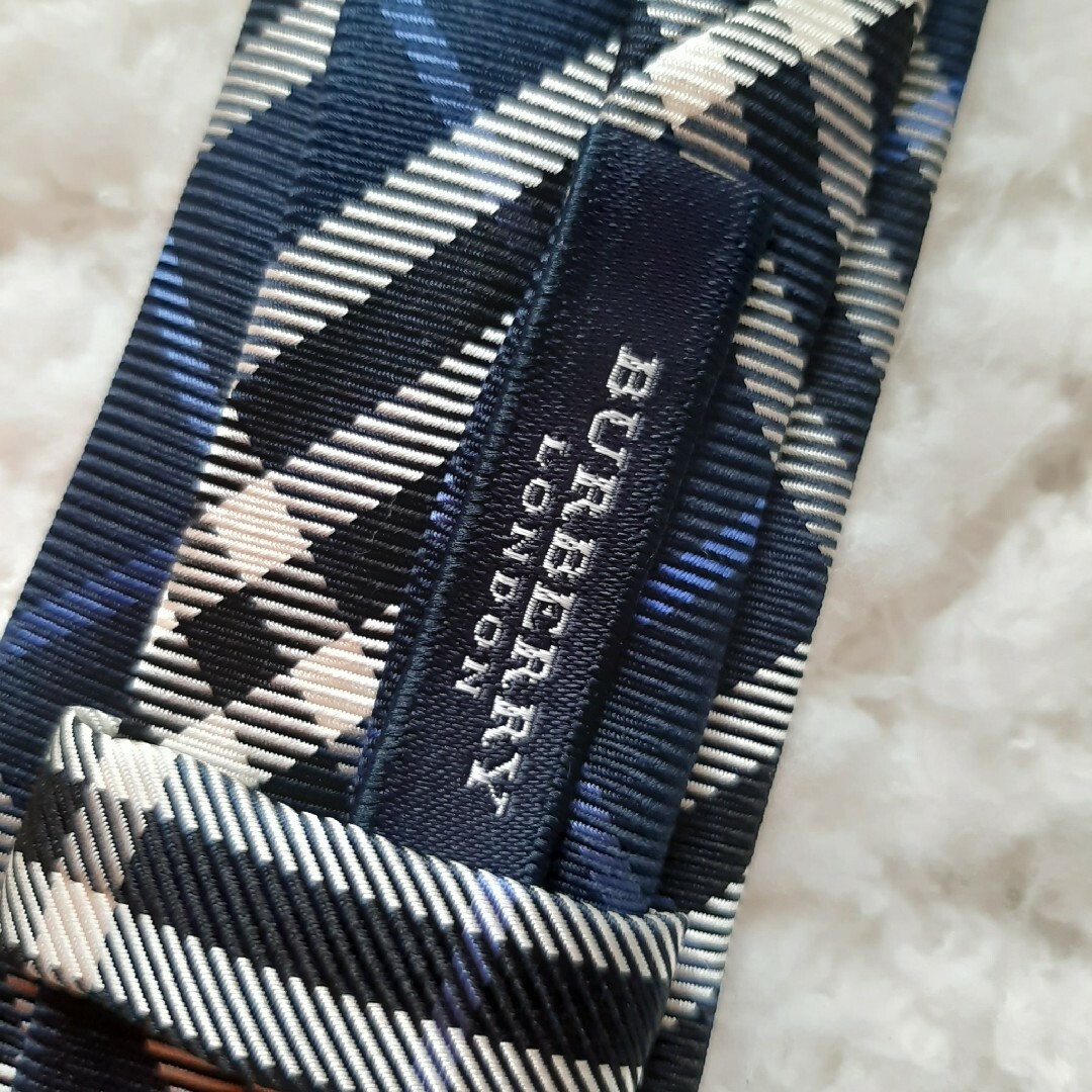 BURBERRY(バーバリー)の美品　バーバリーロンドン　キッズネクタイ　ノバチェック　ネイビー　フォーマル シ キッズ/ベビー/マタニティのこども用ファッション小物(その他)の商品写真