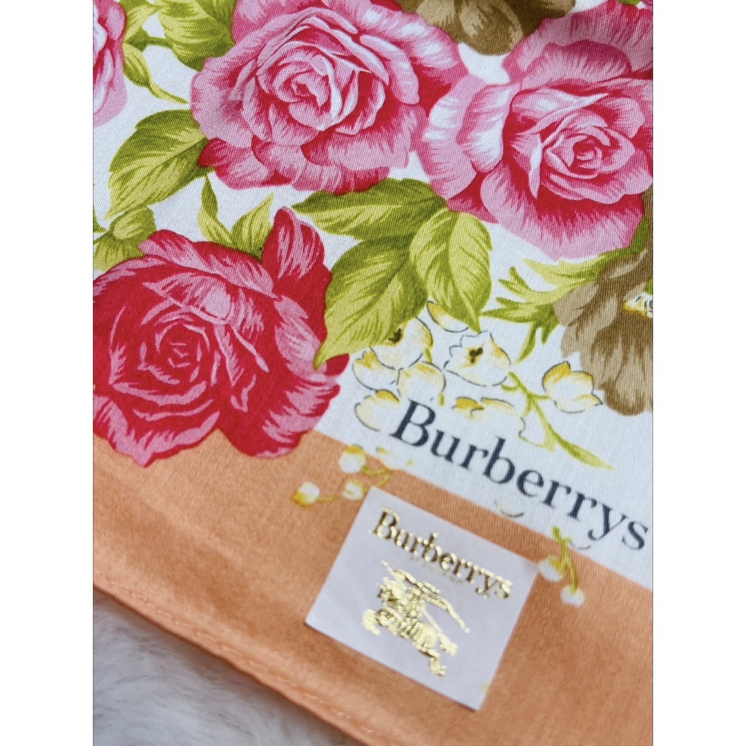 BURBERRY(バーバリー)のバーバリーズ　フラワースカーフ　花柄　バンダナ　ハンカチーフ　新品 レディースのファッション小物(バンダナ/スカーフ)の商品写真