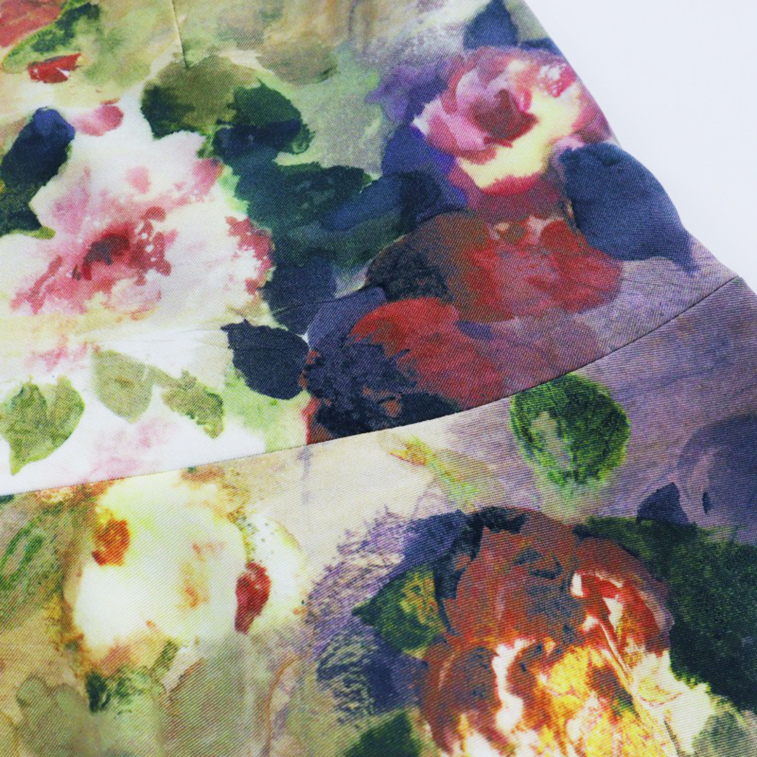 Lois CRAYON(ロイスクレヨン)のロイスクレヨン Lois CRAYON アートフラワープリントペプラムスカート M/パープル アイボリー 花柄 フレア【2400013868518】 レディースのスカート(ひざ丈スカート)の商品写真