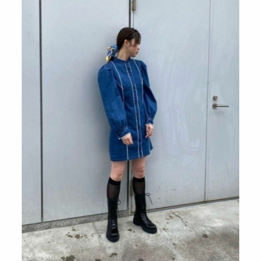 moussy(マウジー)のMOUSSY CUT OFF FRILL DENIM ドレス マウジー レディースのワンピース(ミニワンピース)の商品写真