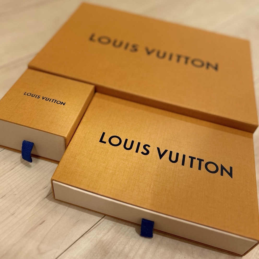 LOUIS VUITTON(ルイヴィトン)のルイヴィトン　空箱 インテリア/住まい/日用品のオフィス用品(ラッピング/包装)の商品写真