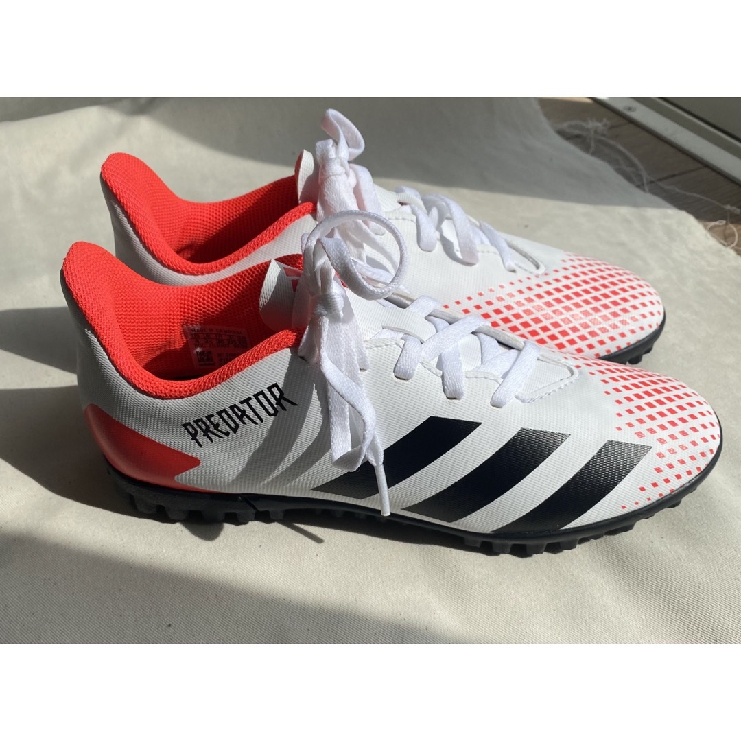 adidas(アディダス)のサッカートレーニングシューズ スポーツ/アウトドアのサッカー/フットサル(シューズ)の商品写真