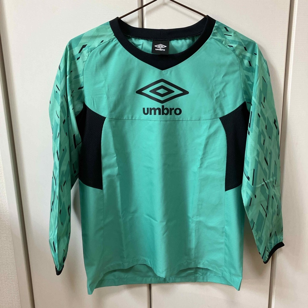 UMBRO(アンブロ)のumbro アンブロ JR ピステトップ ジュニア UUJNJF32-MRGN スポーツ/アウトドアのサッカー/フットサル(ウェア)の商品写真