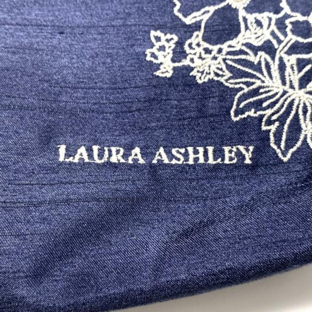 LAURA ASHLEY(ローラアシュレイ)のLAURAASHLEY(ローラアシュレイ) トートバッグ美品  - ダークネイビー×ネイビー×シルバー HOME/刺繍/フラワー(花)/グログランリボン ポリエステル レディースのバッグ(トートバッグ)の商品写真