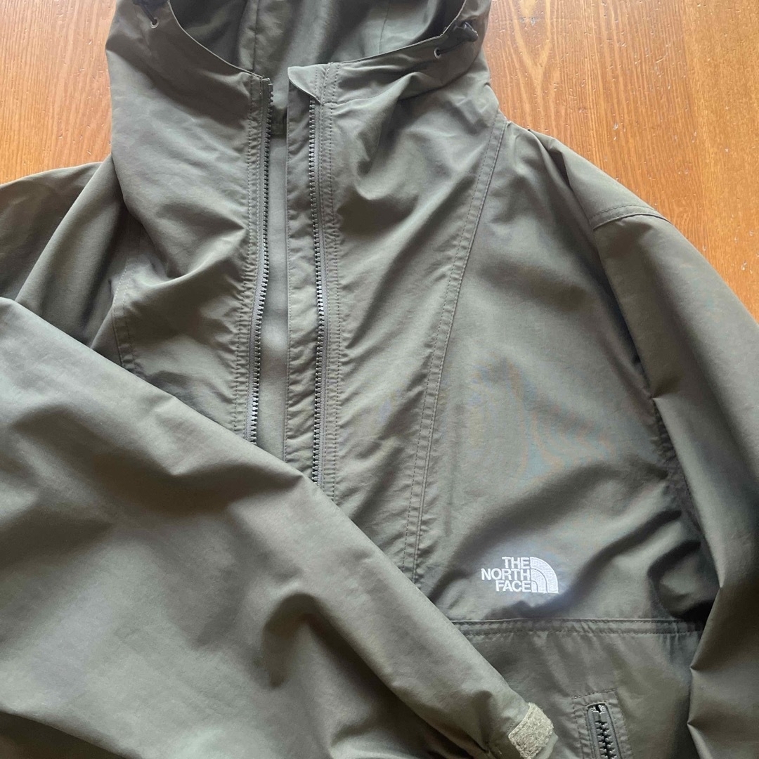 THE NORTH FACE(ザノースフェイス)のTHENORTHFACE マウンテンパーカー、カーキ※美品※メンズM size メンズのジャケット/アウター(ナイロンジャケット)の商品写真