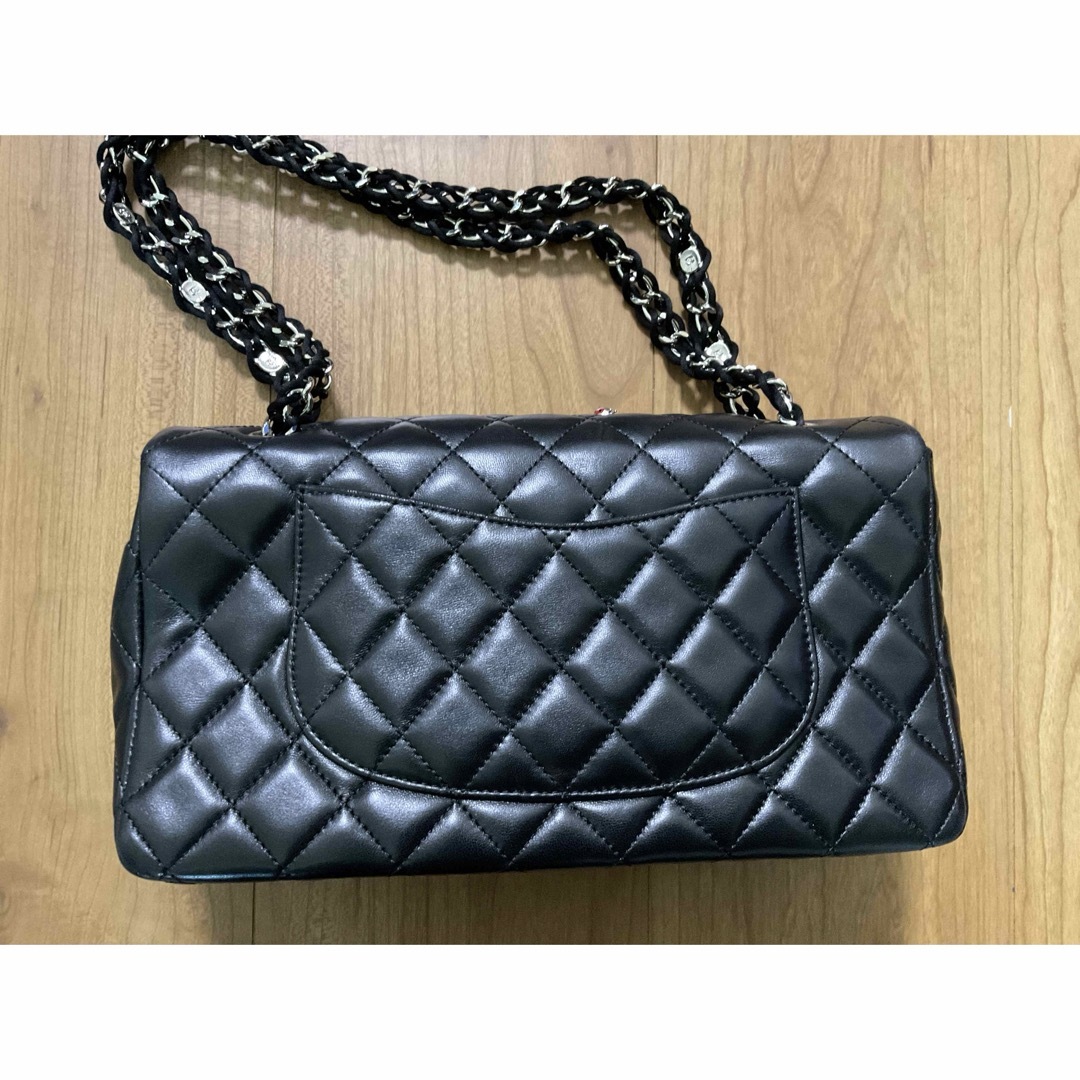 CHANEL(シャネル)のシャネル　激レア！てんとう虫マトラッセ レディースのバッグ(ショルダーバッグ)の商品写真