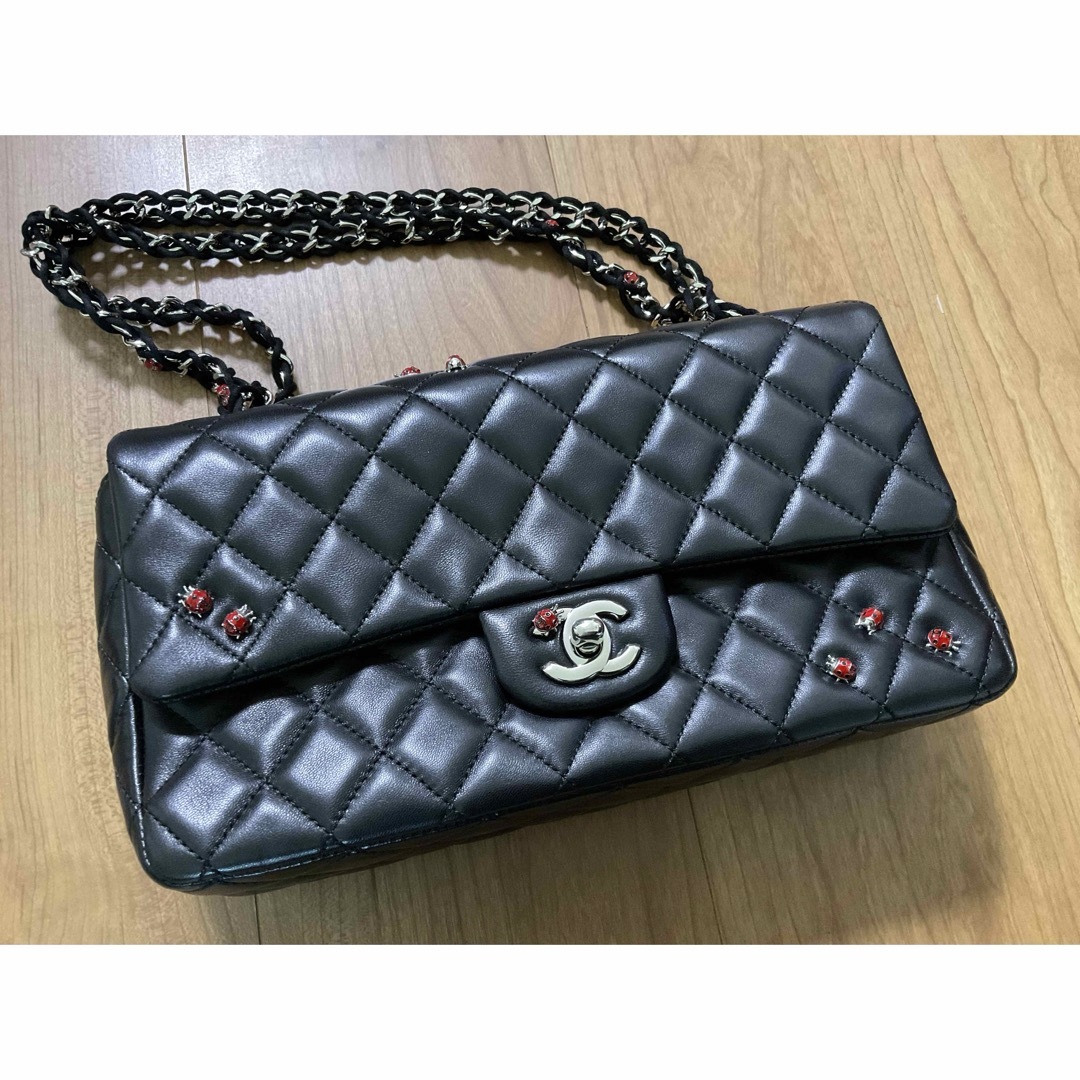 CHANEL(シャネル)のシャネル　激レア！てんとう虫マトラッセ レディースのバッグ(ショルダーバッグ)の商品写真