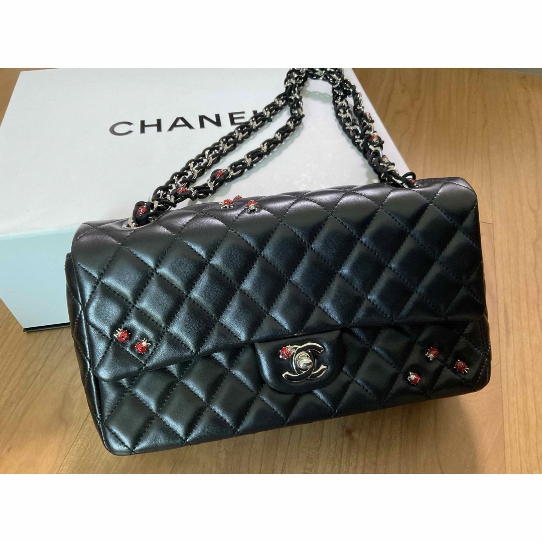 CHANEL(シャネル)のシャネル　激レア！てんとう虫マトラッセ レディースのバッグ(ショルダーバッグ)の商品写真