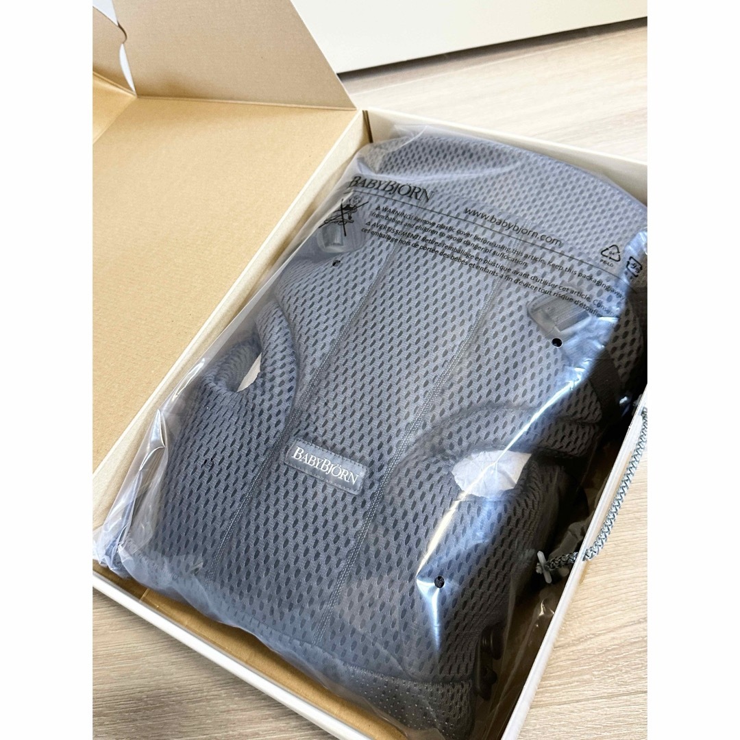 BABYBJORN(ベビービョルン)の新品　BABY BJORNベビーキャリアMOVE キッズ/ベビー/マタニティの外出/移動用品(抱っこひも/おんぶひも)の商品写真