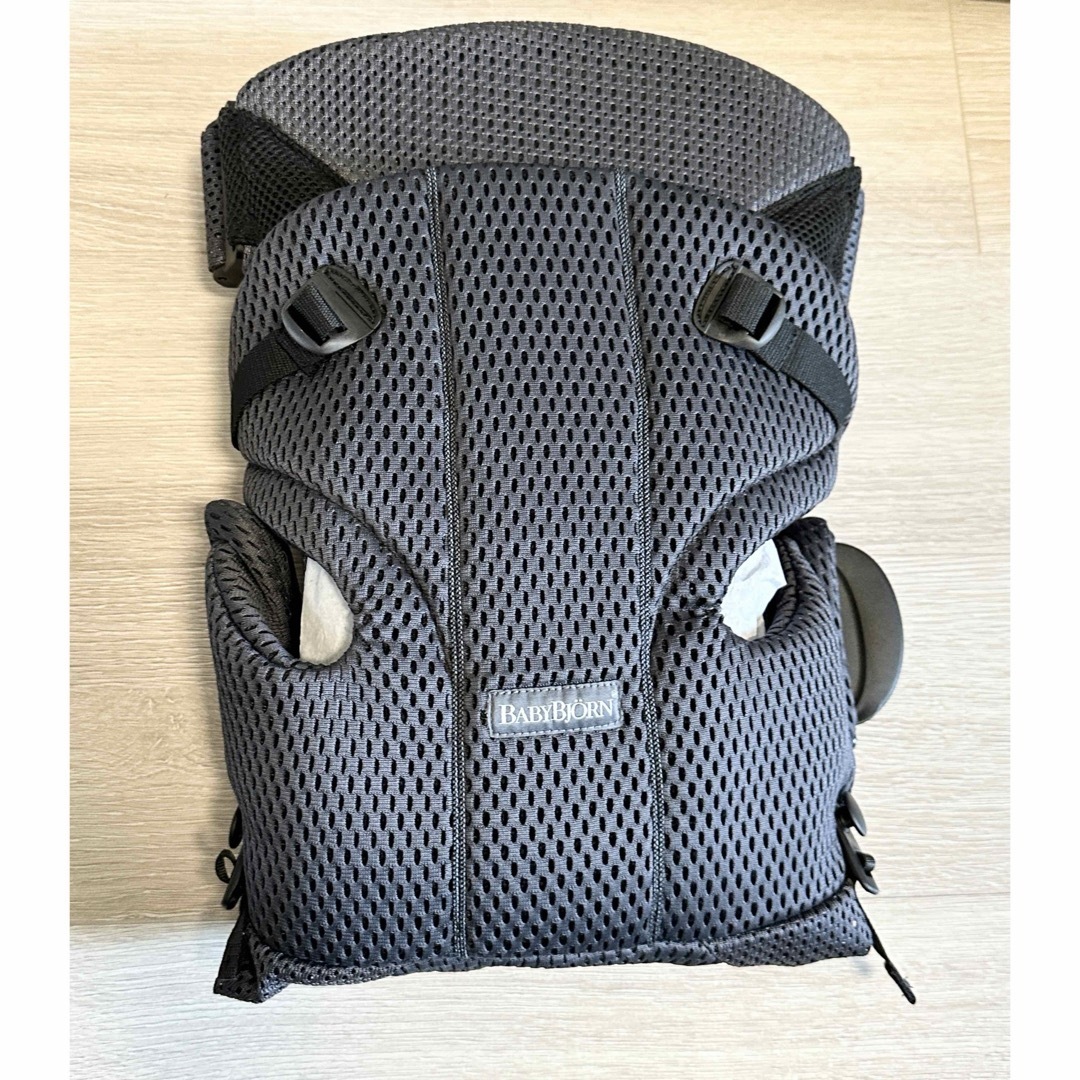 BABYBJORN(ベビービョルン)の新品　BABY BJORNベビーキャリアMOVE キッズ/ベビー/マタニティの外出/移動用品(抱っこひも/おんぶひも)の商品写真