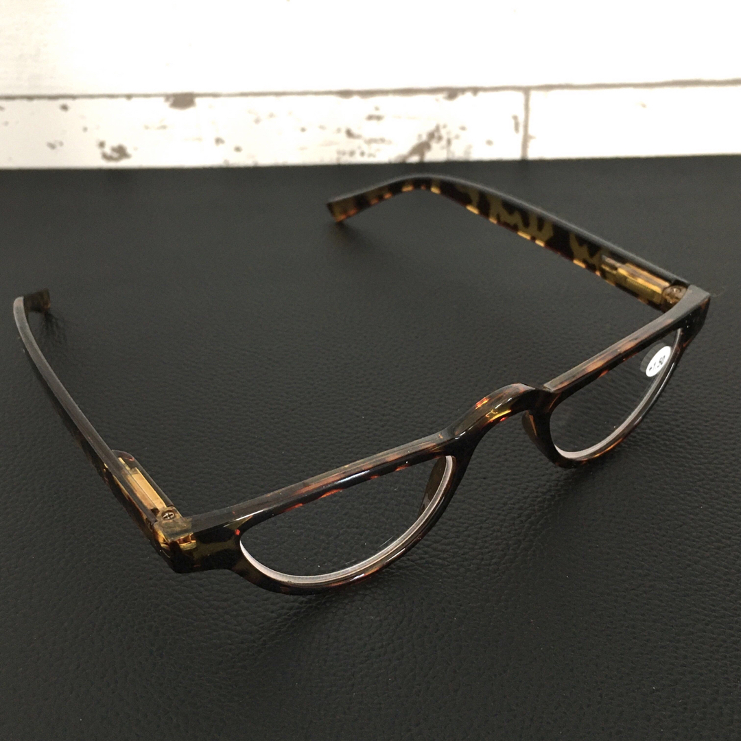 老眼鏡 ハーフムーン型 キャットアイ 1.5 2本 レディースのファッション小物(サングラス/メガネ)の商品写真