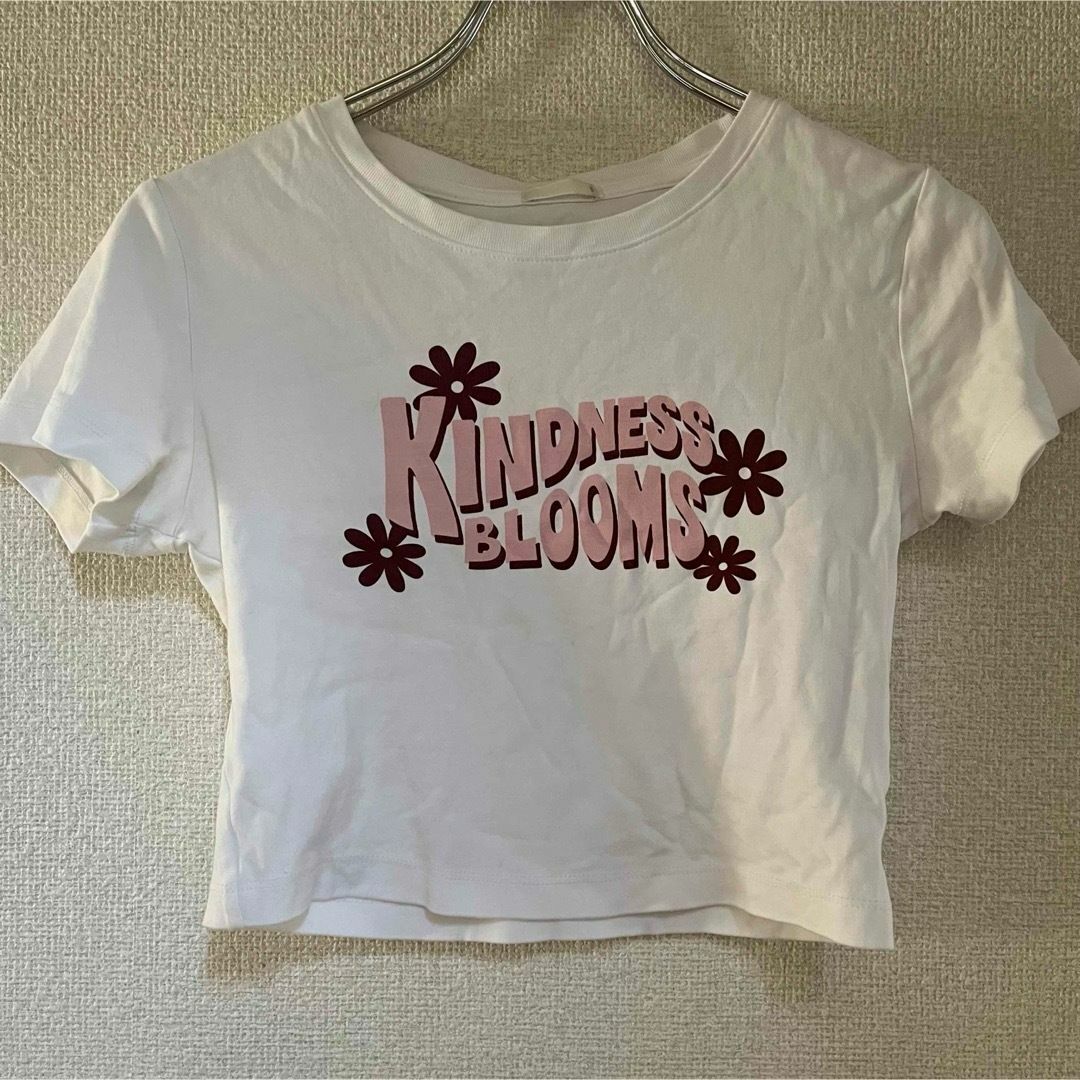 GU(ジーユー)のGU Tシャツ 半袖 Sサイズ　短丈　ダンス　 古着 レディースのトップス(Tシャツ(半袖/袖なし))の商品写真