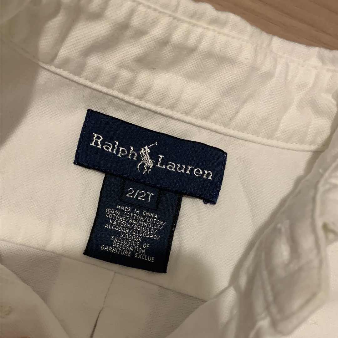 Ralph Lauren(ラルフローレン)のラルフローレン　ボタンダウンシャツ　ホワイト　2T キッズ/ベビー/マタニティのキッズ服女の子用(90cm~)(ブラウス)の商品写真