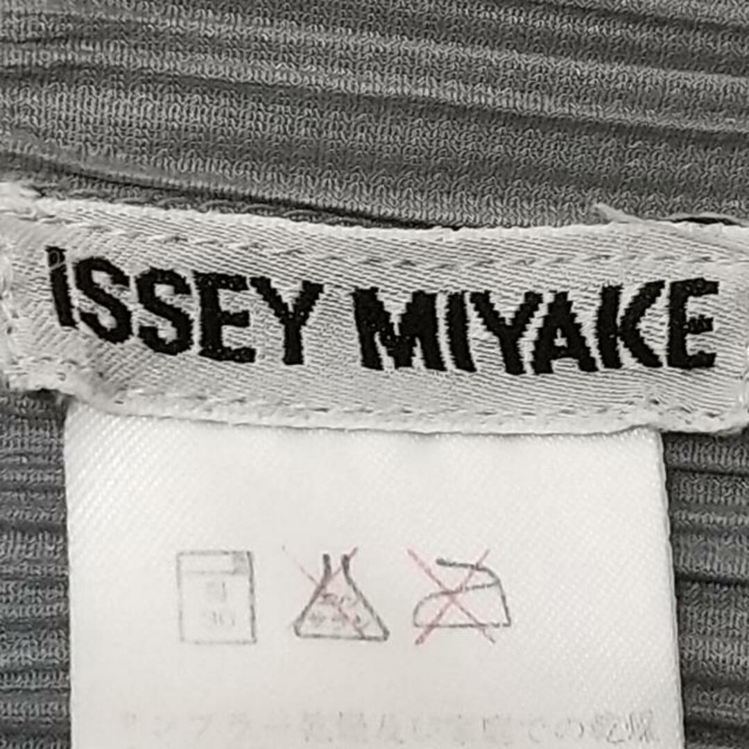 ISSEY MIYAKE(イッセイミヤケ)のISSEYMIYAKE(イッセイミヤケ) カーディガン サイズM レディース美品  - ライトグリーン 長袖/プリーツ ポリエステル レディースのトップス(カーディガン)の商品写真