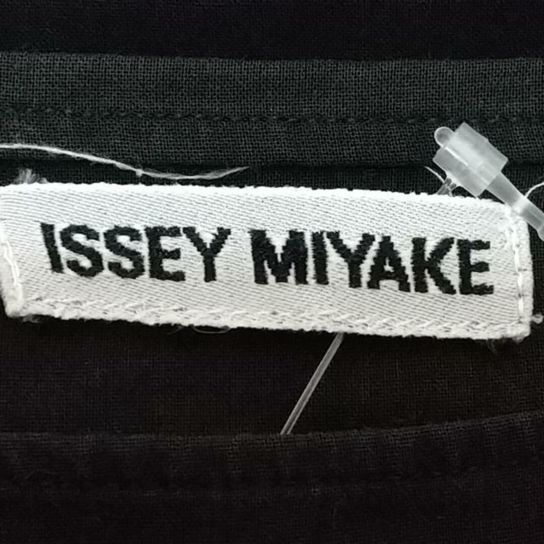 ISSEY MIYAKE(イッセイミヤケ)のISSEYMIYAKE(イッセイミヤケ) 半袖カットソー サイズM レディース - ダークグリーン 綿 レディースのトップス(カットソー(半袖/袖なし))の商品写真