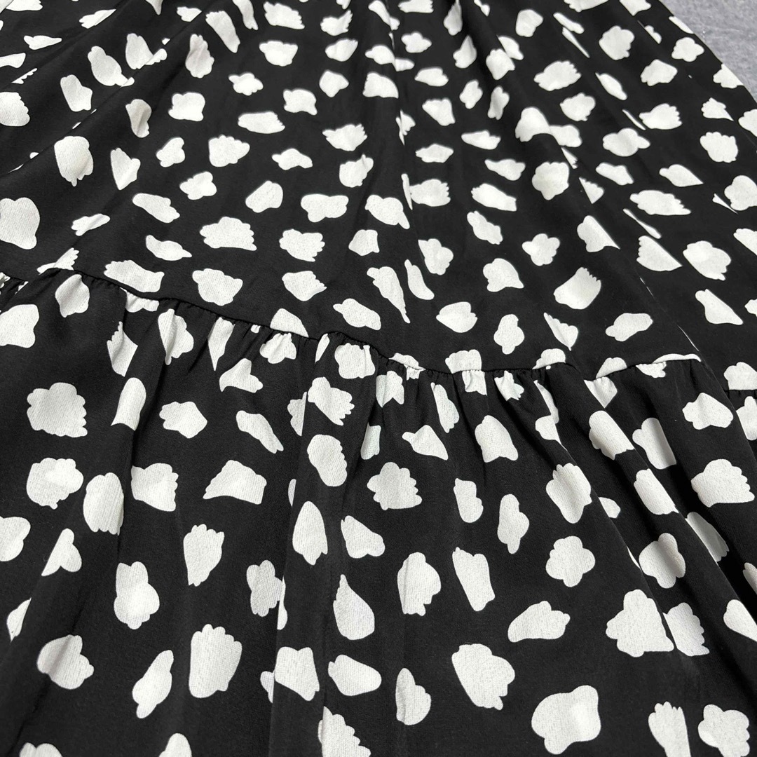 ティアードロングスカート　Mサイズ　ブラック×ホワイト レディースのスカート(ロングスカート)の商品写真