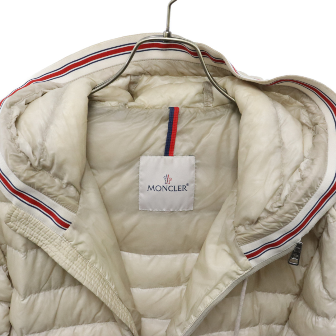 MONCLER(モンクレール)のMONCLER モンクレール ELIOT エリオット アームロゴワッペン フーディダウン ジャケット アイボリー メンズのジャケット/アウター(ダウンジャケット)の商品写真