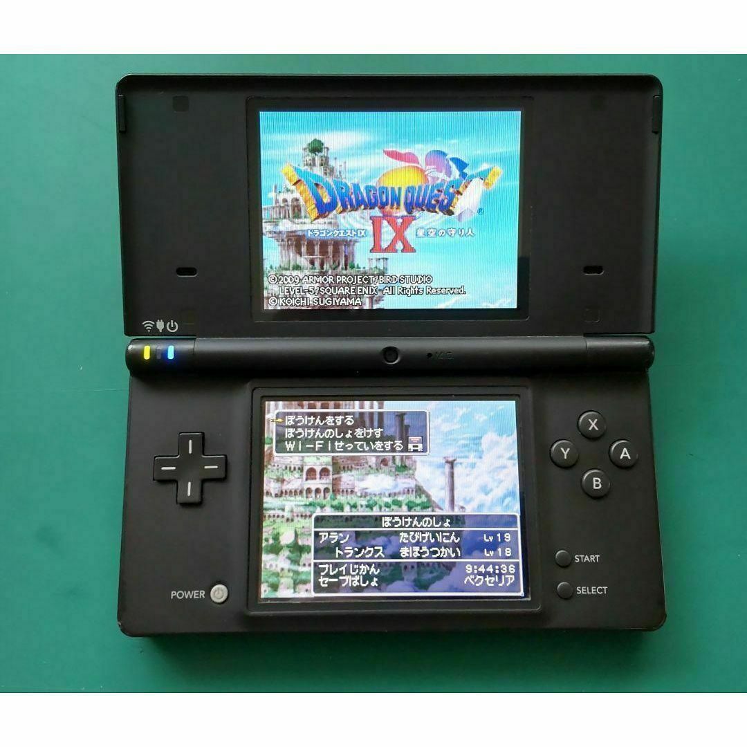 ニンテンドーDS(ニンテンドーDS)の【中古・良品】ニンテンドーDSiブラック 本体 ・充電器付き 30-1 4338 エンタメ/ホビーのゲームソフト/ゲーム機本体(携帯用ゲーム機本体)の商品写真