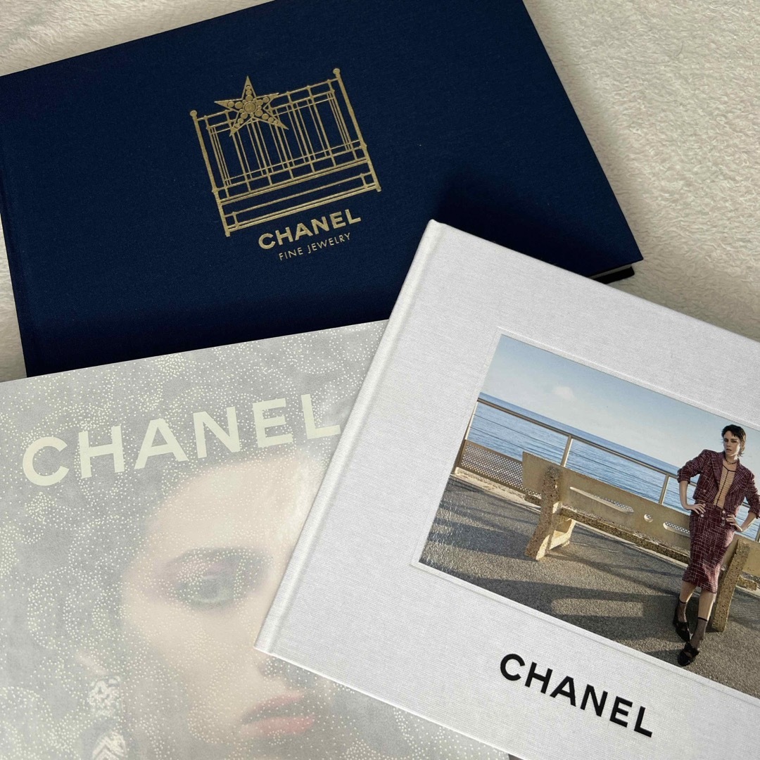 CHANEL(シャネル)のCHANEL シャネル　カタログ エンタメ/ホビーの本(ファッション/美容)の商品写真