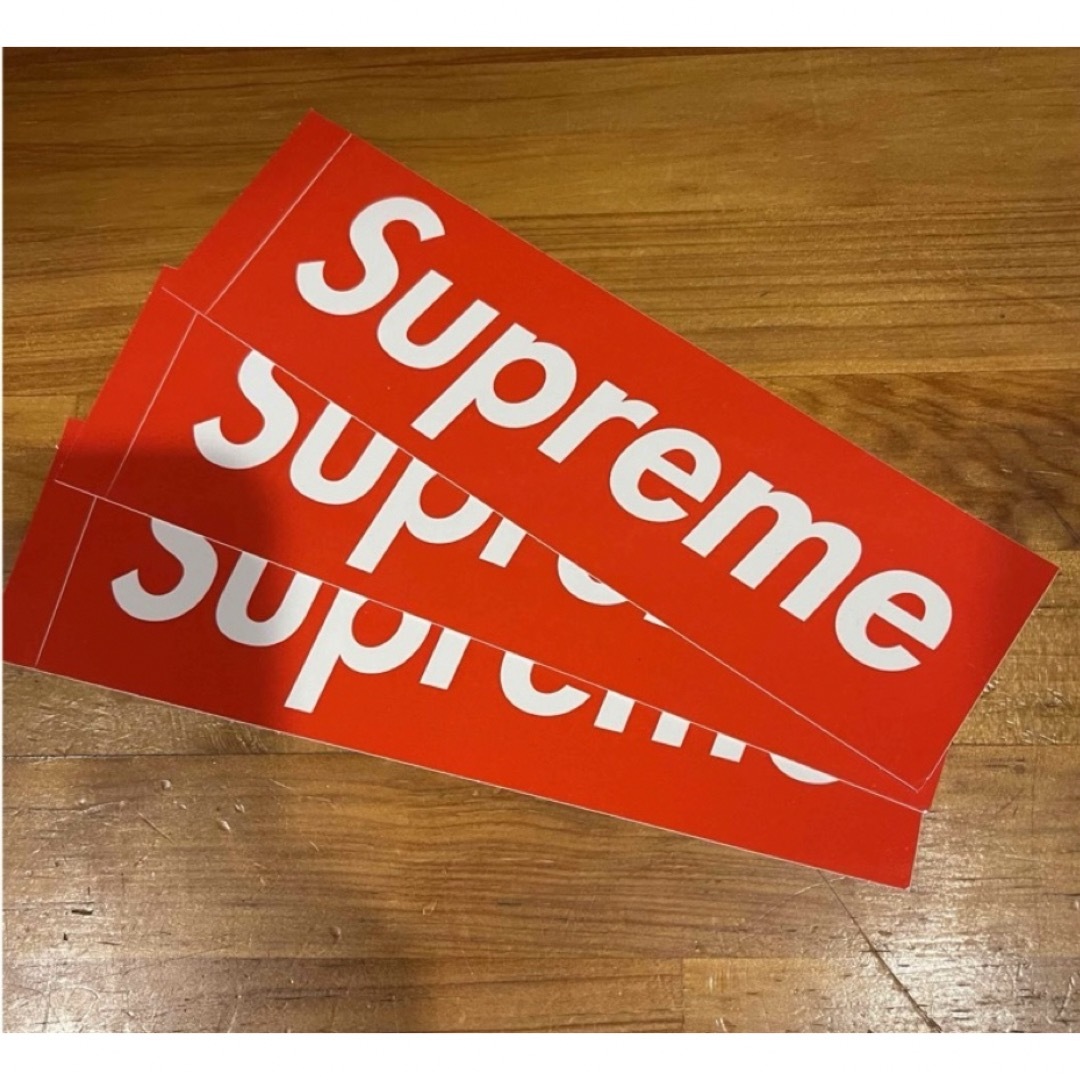 Supreme(シュプリーム)のsupreme ステッカー　3枚 ハンドメイドの文具/ステーショナリー(しおり/ステッカー)の商品写真