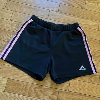 adidas☆ショートパンツ　140㎝