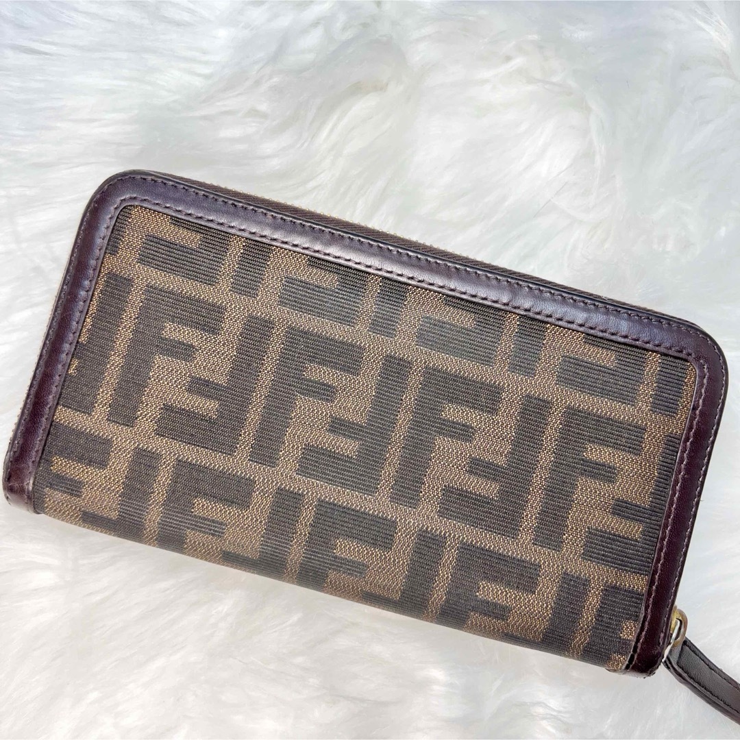 FENDI(フェンディ)の美品 FENDI 長財布 ズッカ PVC レザー ラウンドファスナー ブラウン レディースのファッション小物(財布)の商品写真