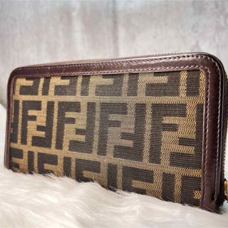 フェンディ(FENDI)の美品 FENDI 長財布 ズッカ PVC レザー ラウンドファスナー ブラウン(財布)