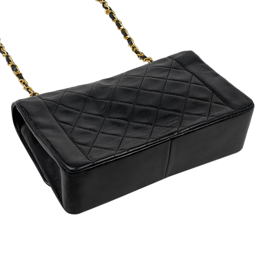 CHANEL(シャネル)のシャネル ダイアナ マトラッセ レディース 【中古】 レディースのバッグ(ショルダーバッグ)の商品写真