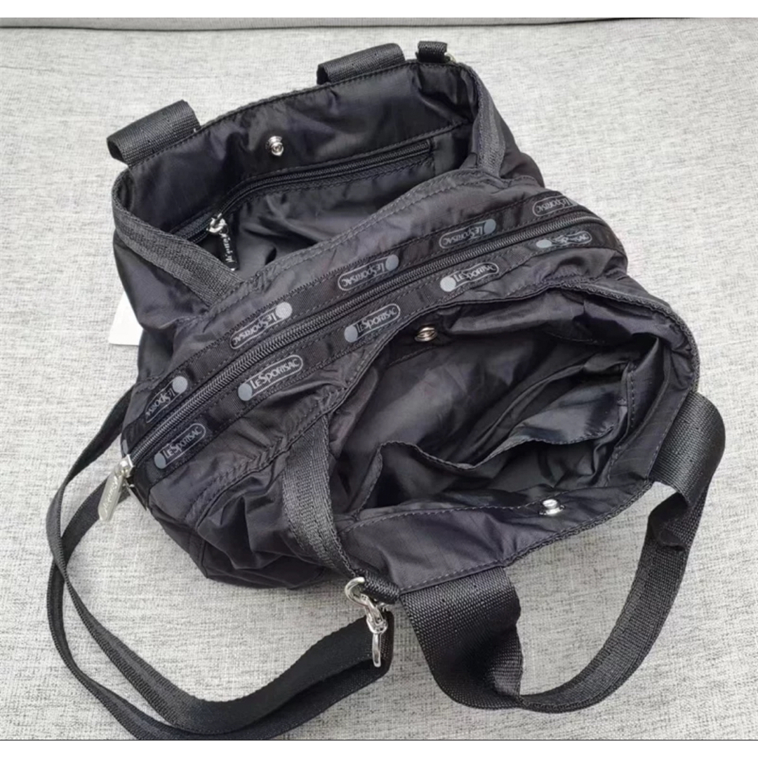 LeSportsac(レスポートサック)のレスポートサック　黒無地　ショルダーバッグ レディースのバッグ(ショルダーバッグ)の商品写真