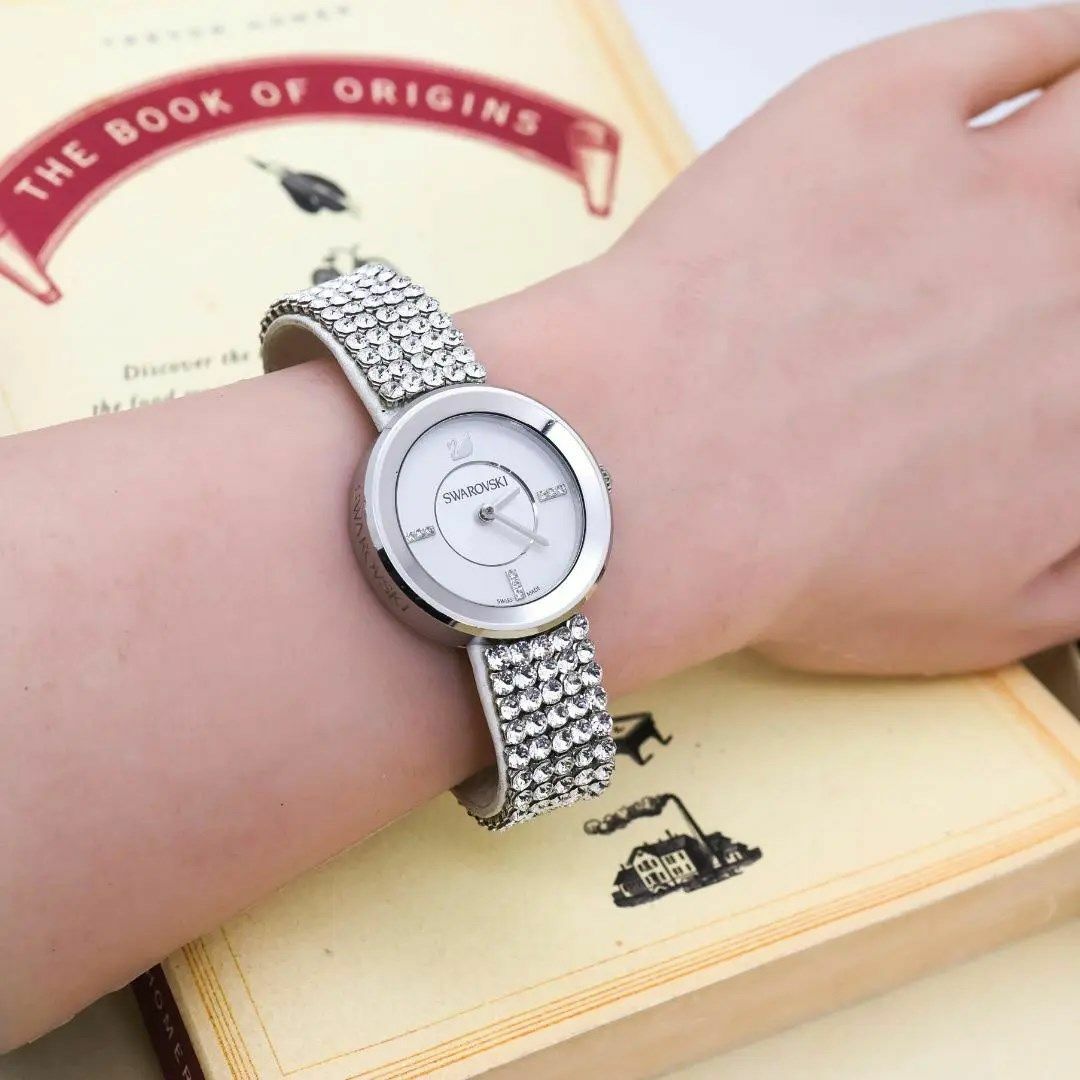SWAROVSKI(スワロフスキー)の◆動作未確認 SWAROVSKI 腕時計 ホワイト ラウンド クォーツ b レディースのファッション小物(腕時計)の商品写真