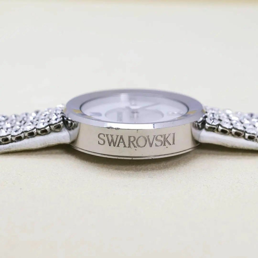 SWAROVSKI(スワロフスキー)の◆動作未確認 SWAROVSKI 腕時計 ホワイト ラウンド クォーツ b レディースのファッション小物(腕時計)の商品写真