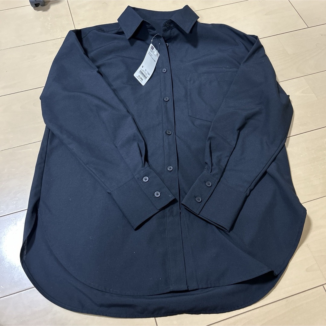 GU(ジーユー)の新品タグ付き　ジーユー GU オーバーサイズシャツ　S レディースのトップス(シャツ/ブラウス(長袖/七分))の商品写真