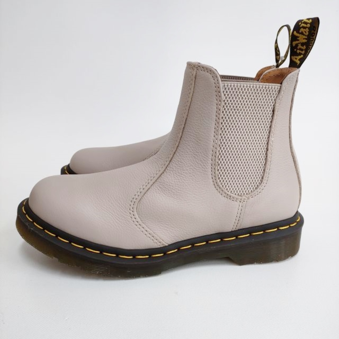 Dr.Martens(ドクターマーチン)のDr.Martens 新品 2976 チェルシー ブーツ 定価29700円 VINTAGE TAUPE サイズUK6 30698348 ブーツ グレージュ レディース ドクターマーチン【中古】4-0502G◎ レディースの靴/シューズ(ブーツ)の商品写真