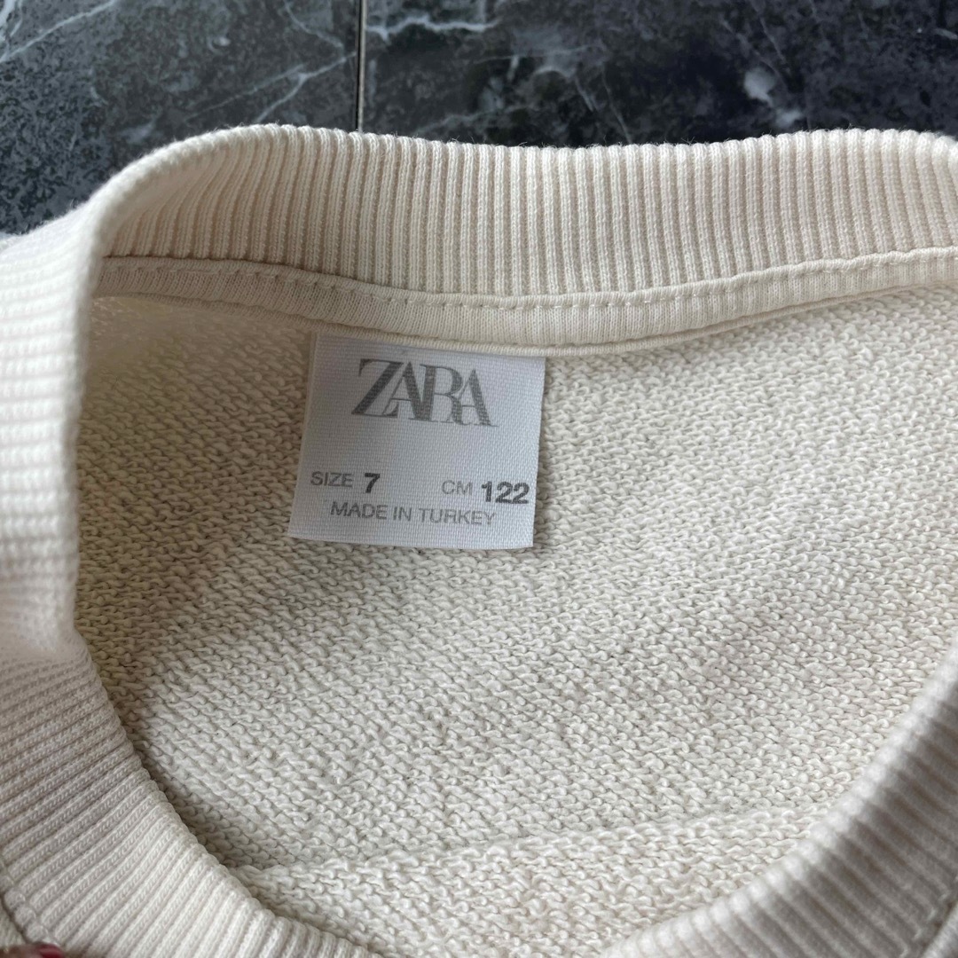 ZARA KIDS(ザラキッズ)のZARA トレーナー　122 白　男の子　長袖　 ザラキッズ　スウェット キッズ/ベビー/マタニティのキッズ服男の子用(90cm~)(Tシャツ/カットソー)の商品写真