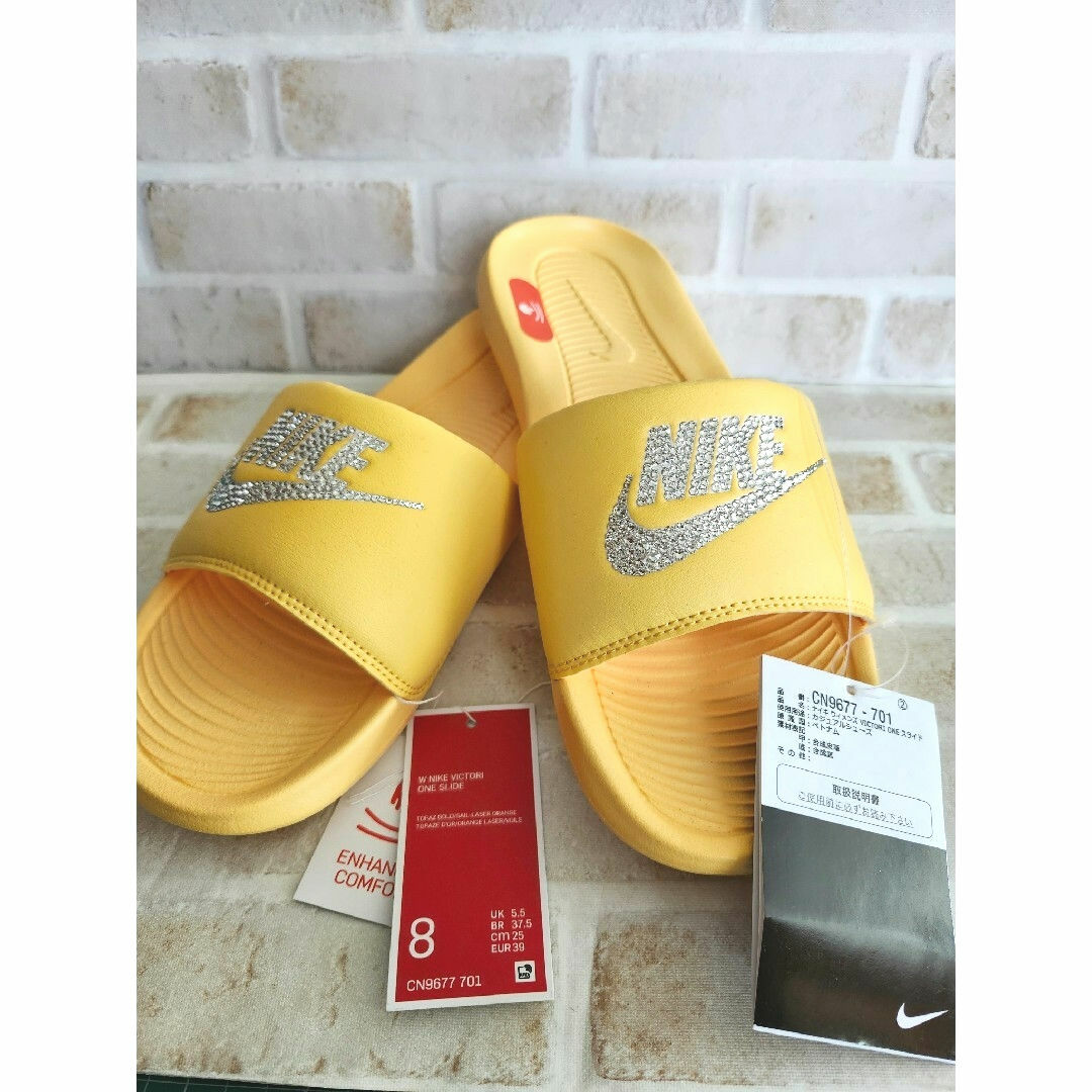 NIKE - NIKE ベナッシ イエロー キラキラ 25センチの通販 by NIKE - NIKE ベナッシ イエロー キラキラ 25センチの通販 by