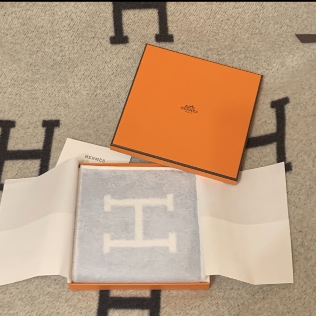 Hermes(エルメス)のエルメス　タオルハンカチ　新品未使用 レディースのファッション小物(ハンカチ)の商品写真