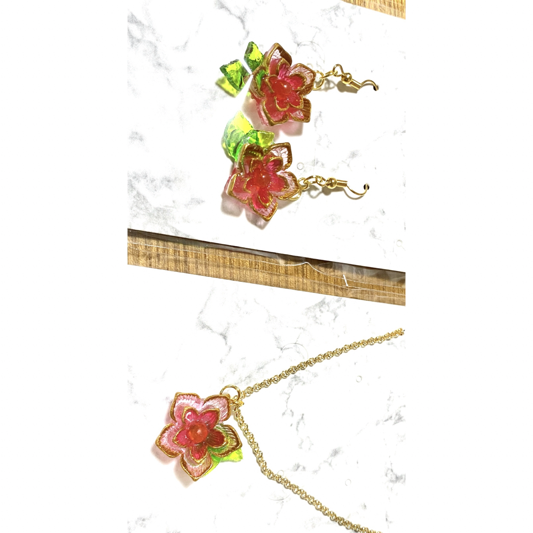 花 レディースのアクセサリー(ネックレス)の商品写真