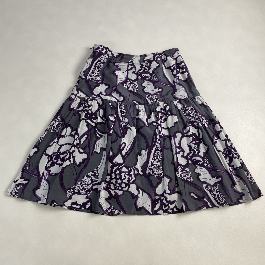 ピノーレ　スカート　絹　総柄　デザイン　お洒落　グレー　紫 レディースのスカート(ひざ丈スカート)の商品写真