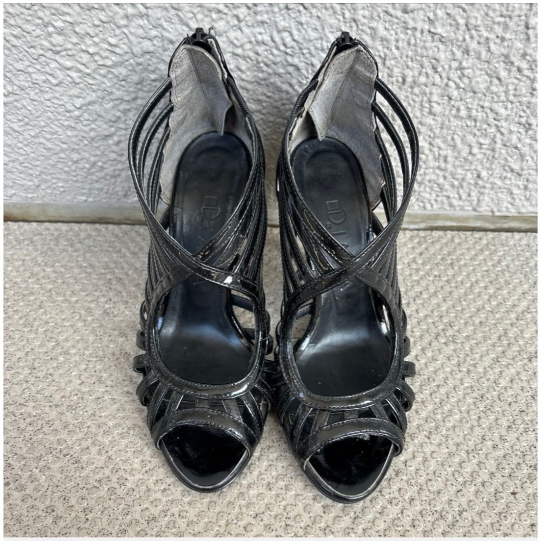 DIANA(ダイアナ)の黒色サンダル　エナメル シューズ レディースの靴/シューズ(サンダル)の商品写真