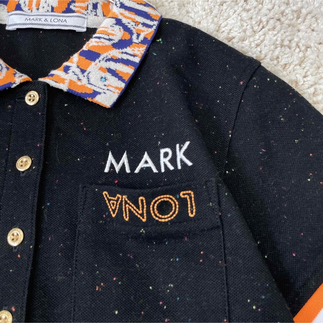 MARK&LONA(マークアンドロナ)のマークアンドロナ　ポロシャツ　半袖　ロゴ刺繍　金ボタン　ストーン　ガイコツ刺繍 レディースのトップス(ポロシャツ)の商品写真