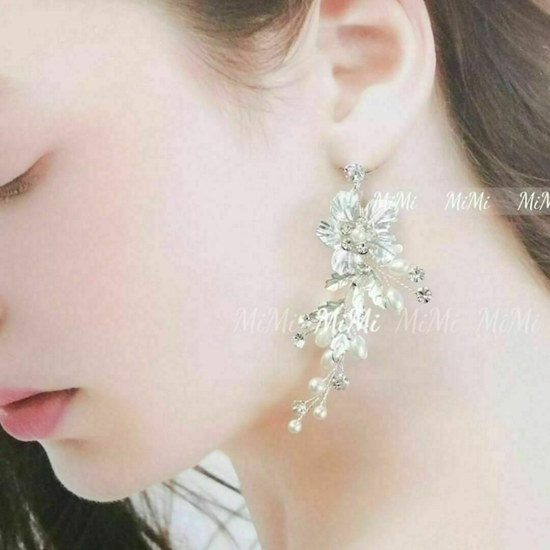 ヘッドドレスイヤリングセットブライダルフラワーヘアアクセサリー結婚式 ピアス レディースのヘアアクセサリー(その他)の商品写真