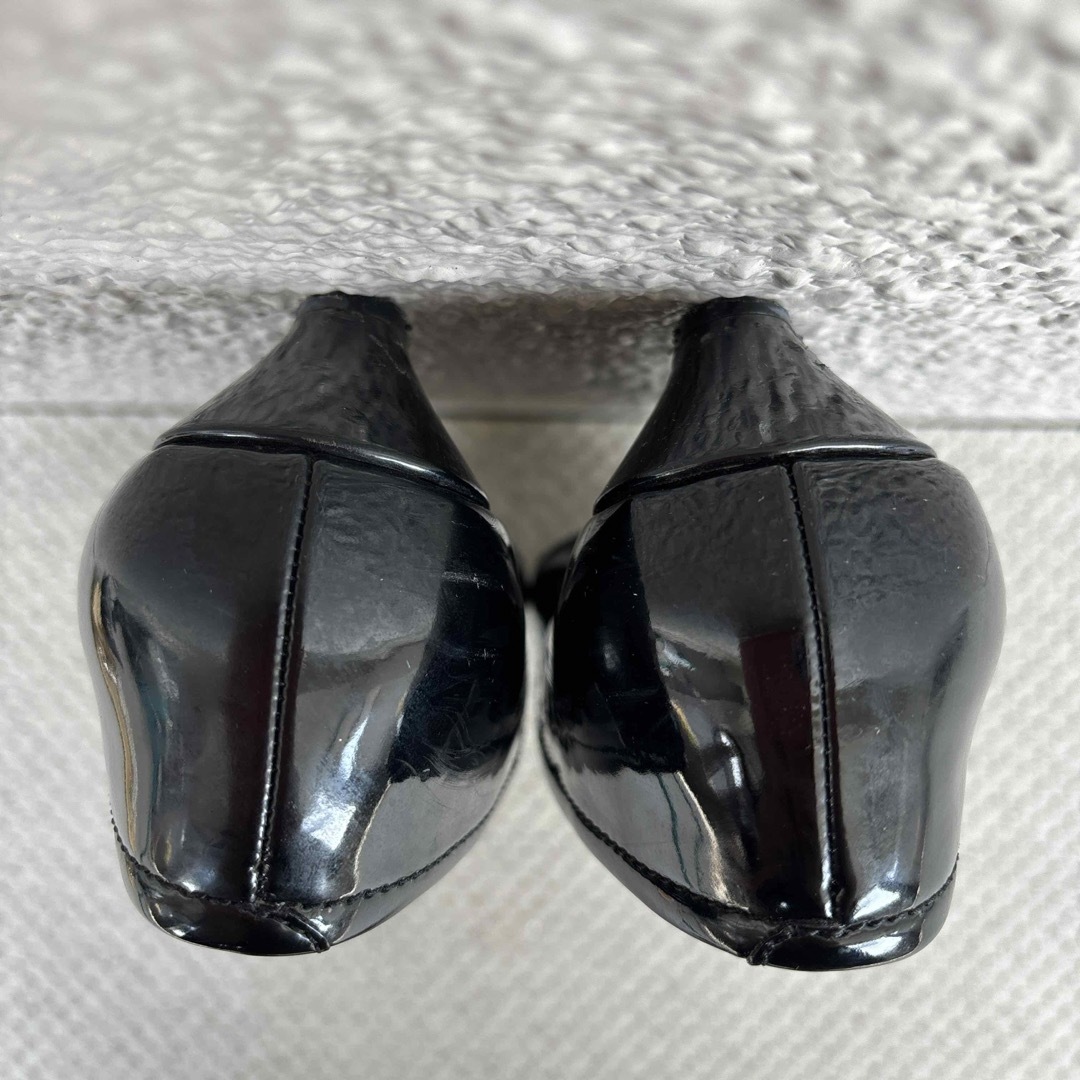 artemis by DIANA(アルテミスバイダイアナ)のエナメルパンプス　ヒール低め　黒色 レディースの靴/シューズ(ハイヒール/パンプス)の商品写真