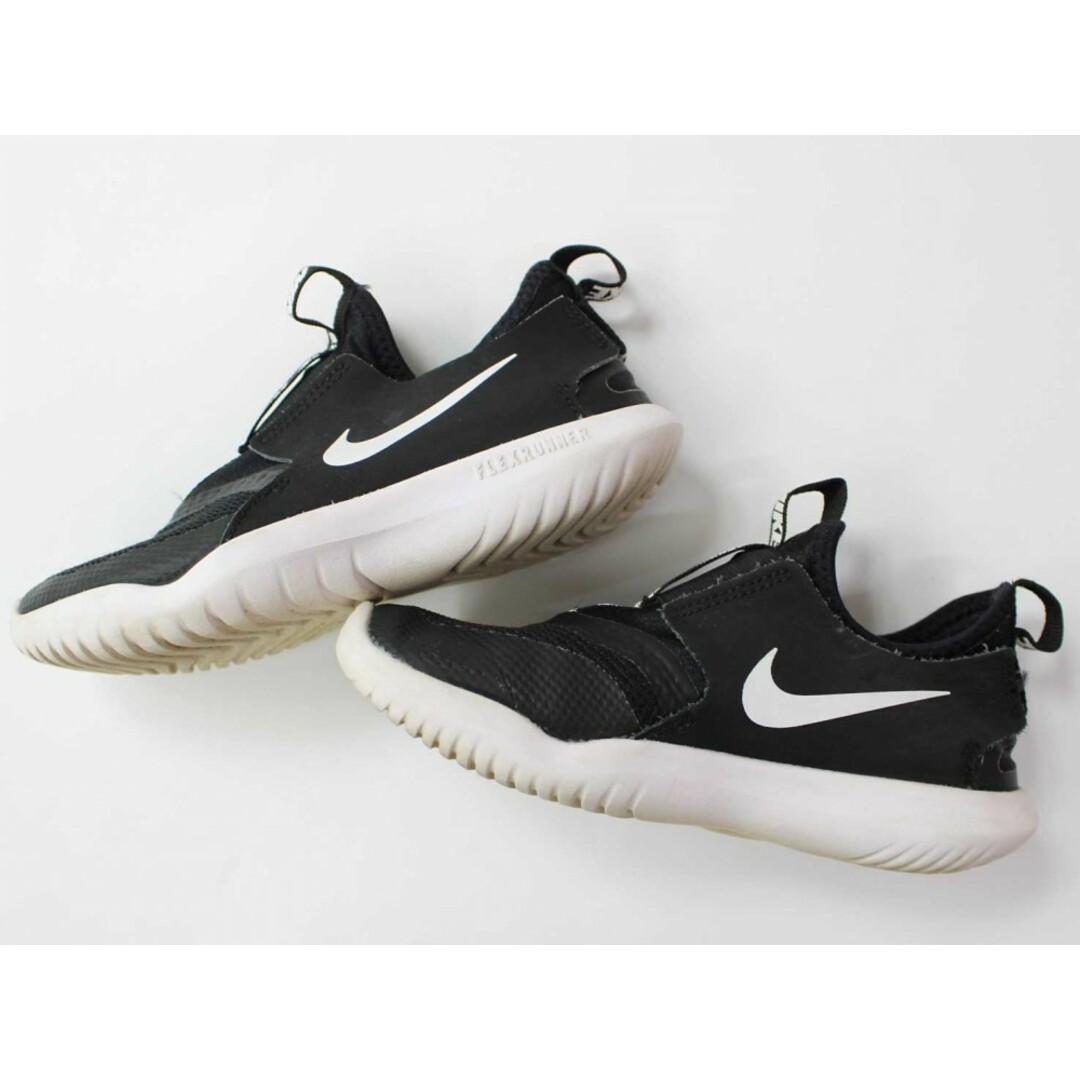 NIKE(ナイキ)の【新入荷!】◇ナイキ/NIKE◇18cm シューズ/靴 黒×白【中古】子供 キッズ kids 男の子 女の子 春夏秋冬 shoes 805042 キッズ/ベビー/マタニティのキッズ靴/シューズ(15cm~)(スニーカー)の商品写真