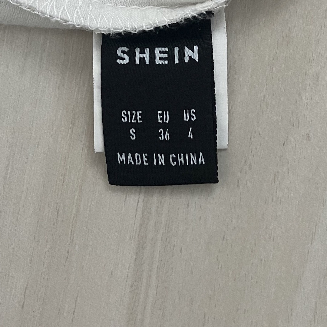 SHEIN(シーイン)のロゴT レディースのトップス(Tシャツ(半袖/袖なし))の商品写真