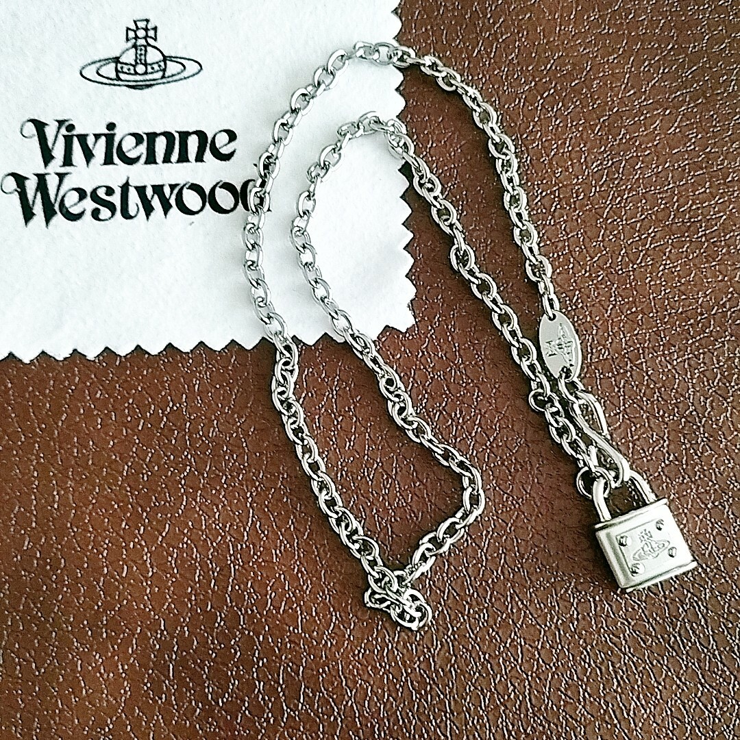 Vivienne Westwood(ヴィヴィアンウエストウッド)のヴィヴィアンウエストウッド　南京錠ネックレス レディースのアクセサリー(ネックレス)の商品写真