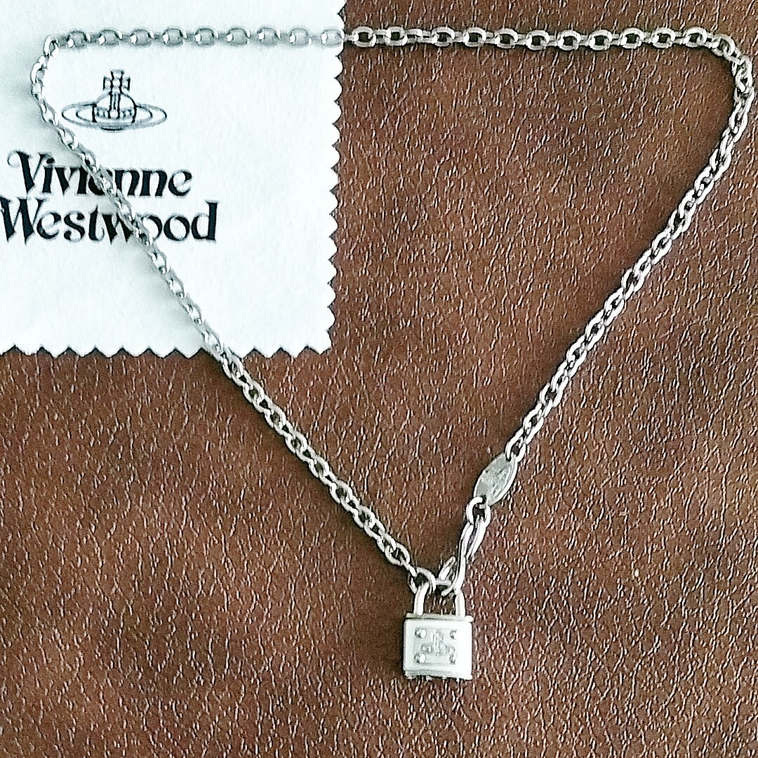 Vivienne Westwood(ヴィヴィアンウエストウッド)のヴィヴィアンウエストウッド　南京錠ネックレス レディースのアクセサリー(ネックレス)の商品写真
