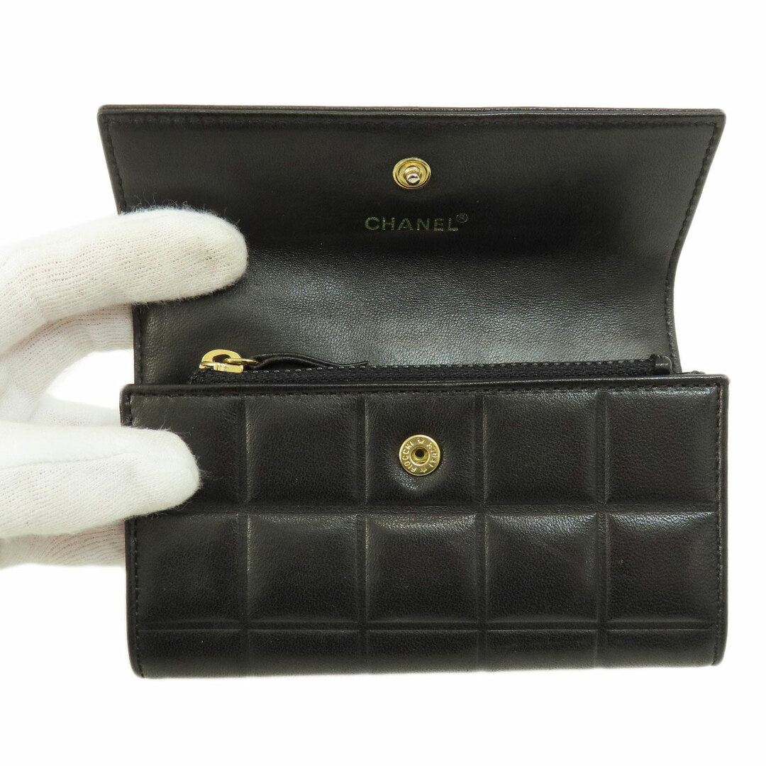 CHANEL(シャネル)のCHANEL チョコバー 二つ折り財布（小銭入れあり） カーフ レディース レディースのファッション小物(財布)の商品写真
