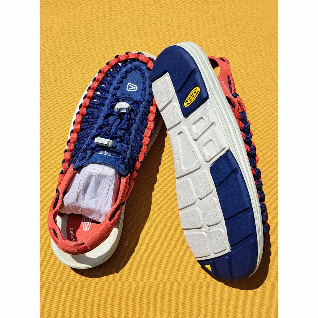 KEEN(キーン)のKEEN UNEEK FLAT 27,0cm BLUE/RED メンズの靴/シューズ(サンダル)の商品写真